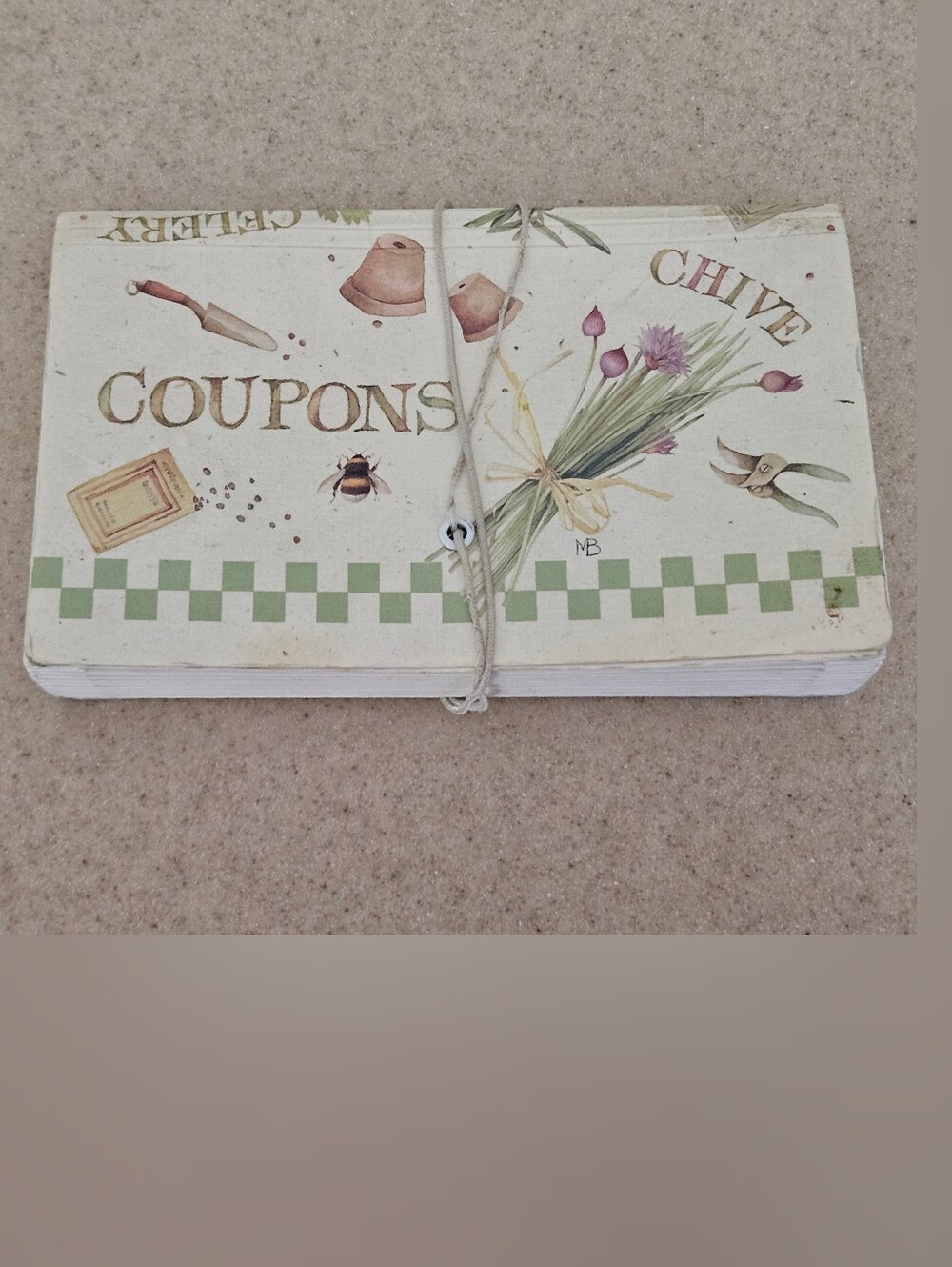 Marjolein Bastin MB Expandable Coupon Organizer Garden Gardener Gardening Honey